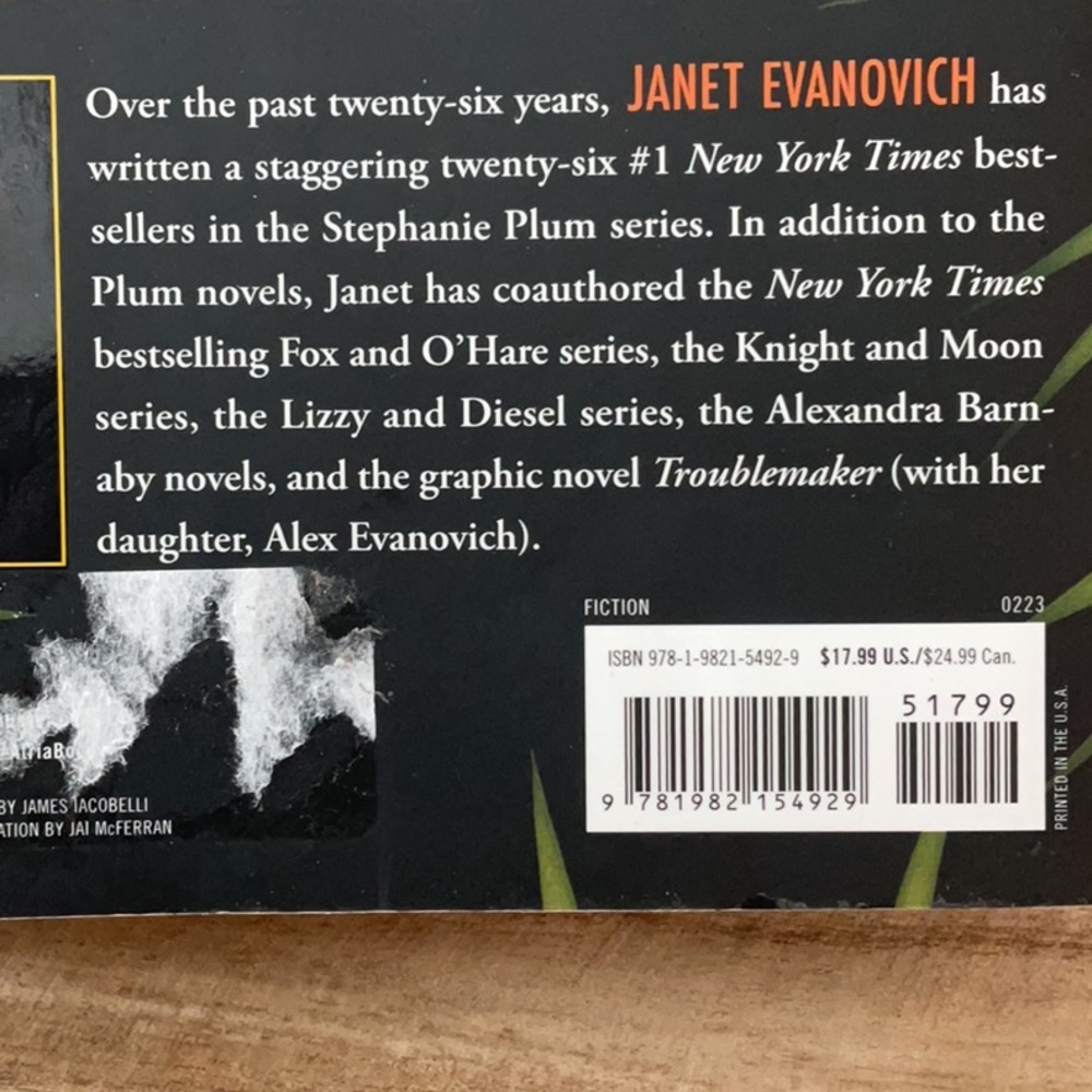 Janet Evanovich Book - Picture 7 of 8
